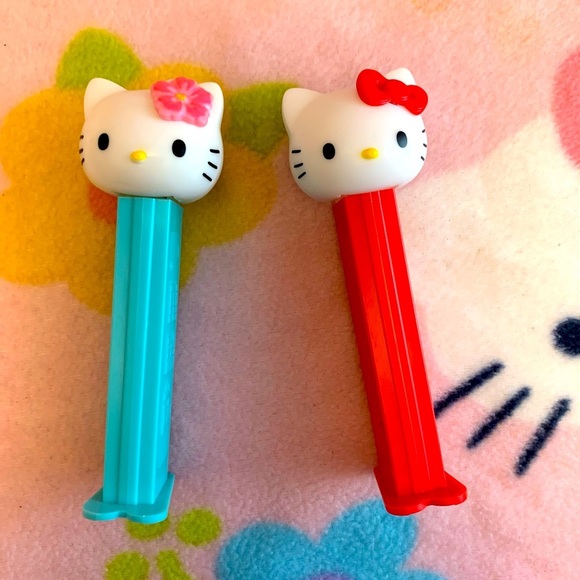 🎀4 Hello Kitty Vintage Pez Dispensers🎀 - Picture 2 of 5
